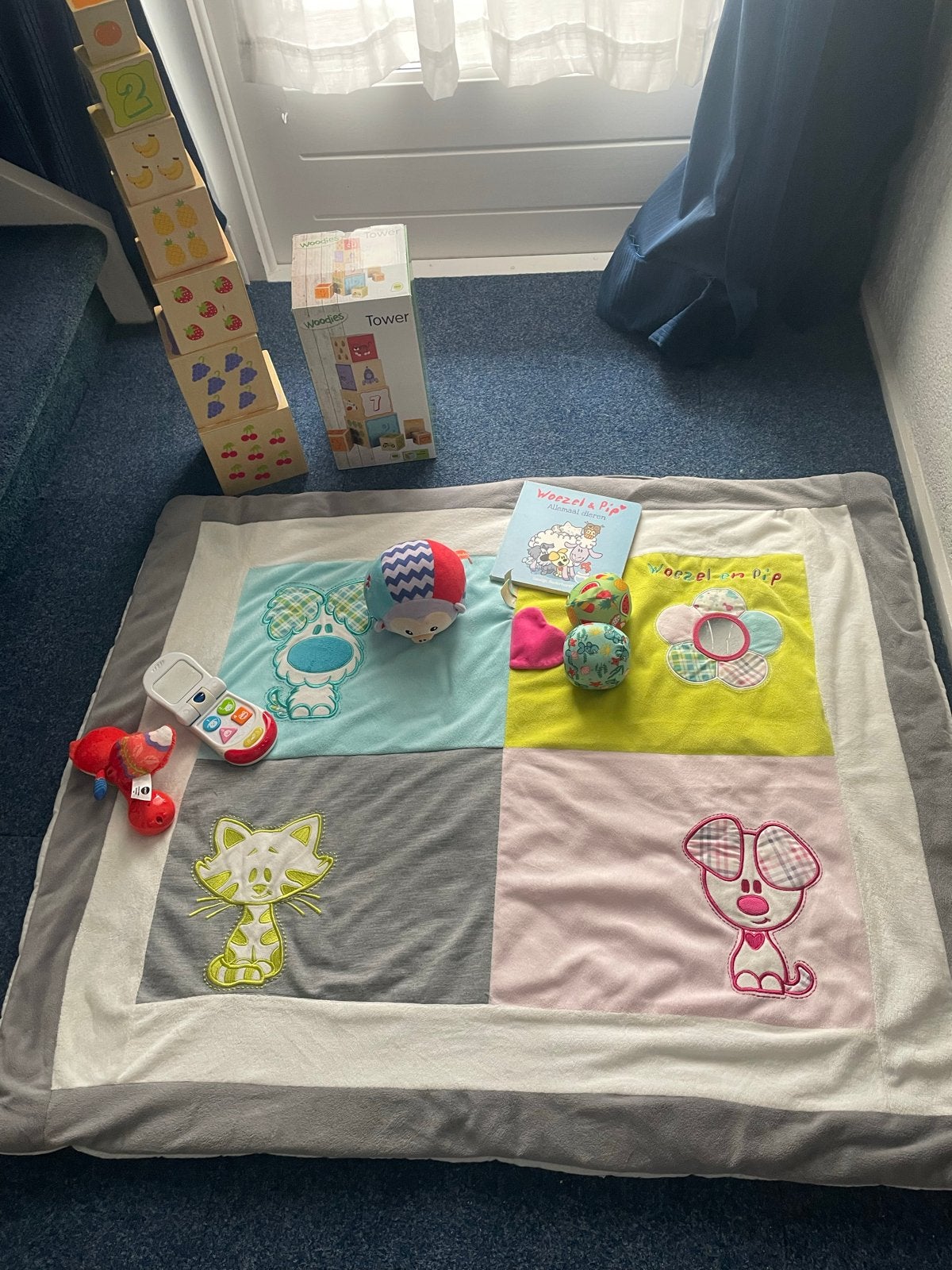 Speelkleed met diverse speeltjes en houten blokken, Kinderen en Baby's, Speelgoed | Babyspeelgoed, Ophalen, Gebruikt, Speelkleed