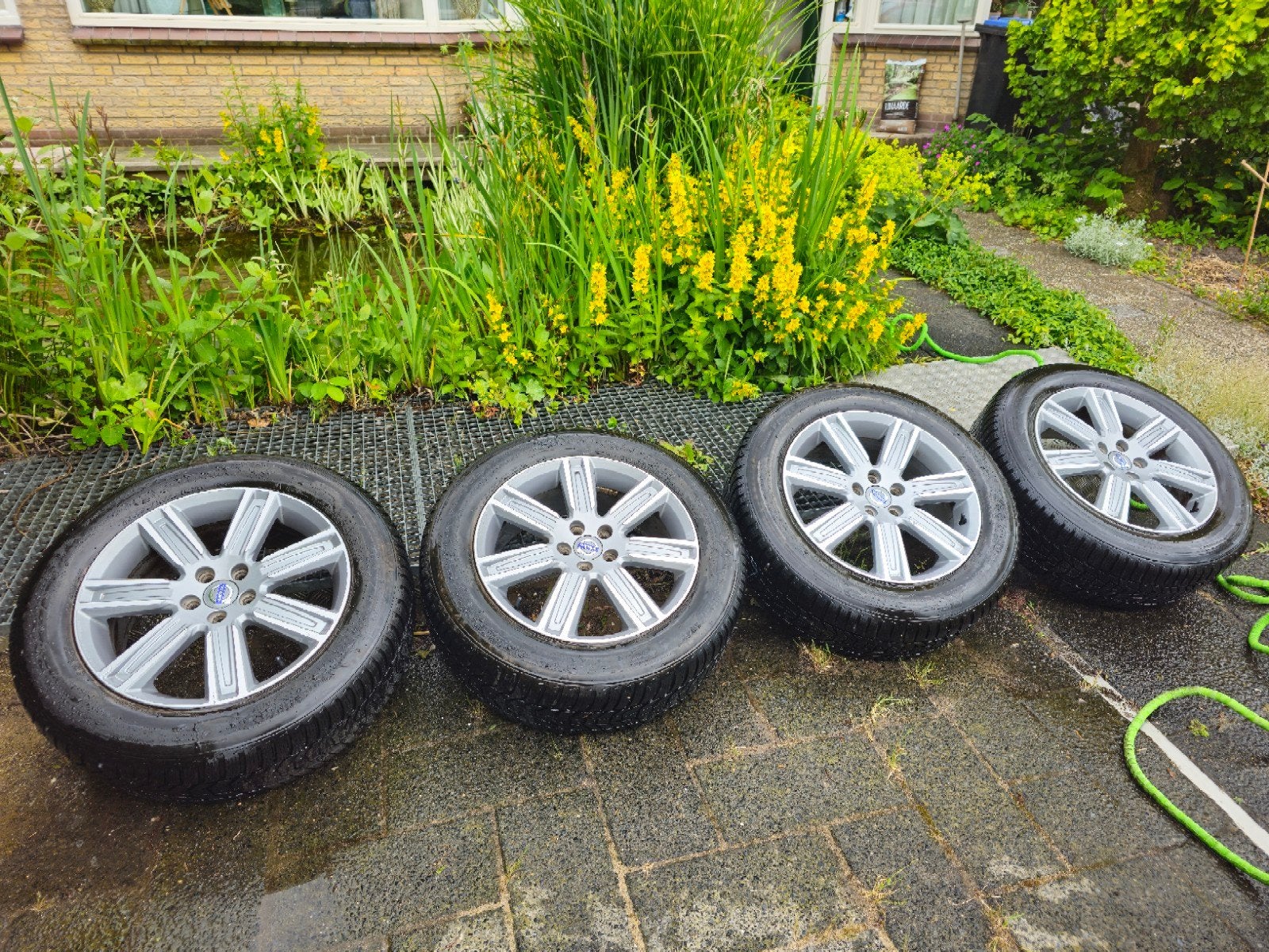 Volvo 18 inch velgen met Hankook winterbanden (235/60 R18), Ophalen, 18 inch, Gebruikt, Banden en Velgen