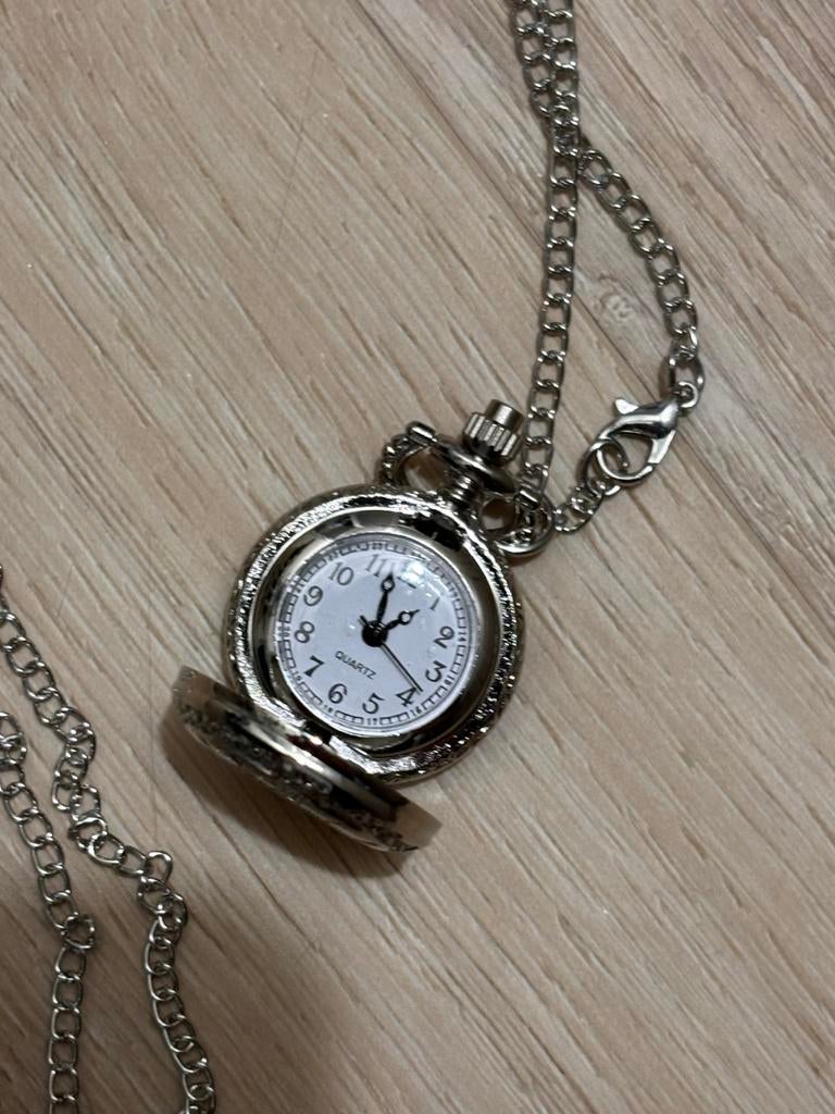 Zilverkleurig zakhorloge, Ophalen of Verzenden, Overige typen