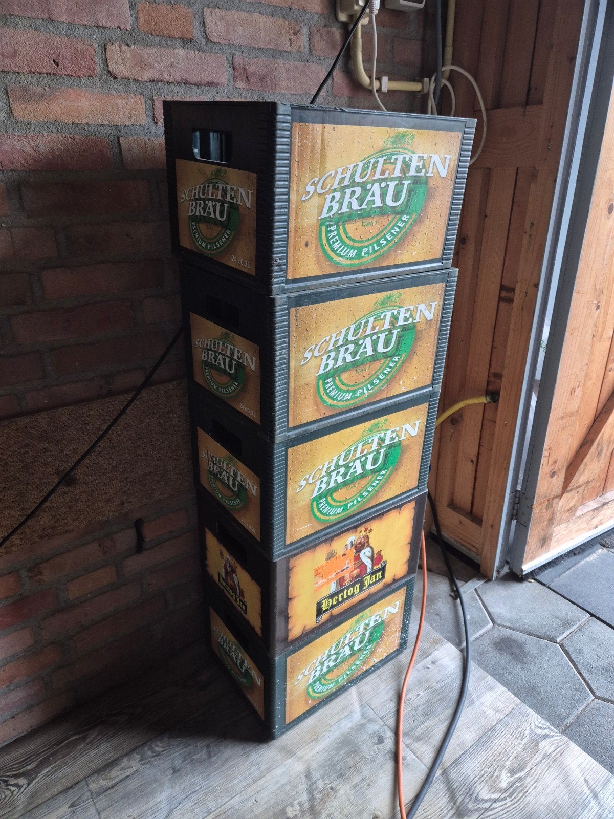 Bierkratten Schultenbräu en Hertog Jan, deels gevuld, Ophalen, Gebruikt, Minder dan 50 cm, 50 cm of meer