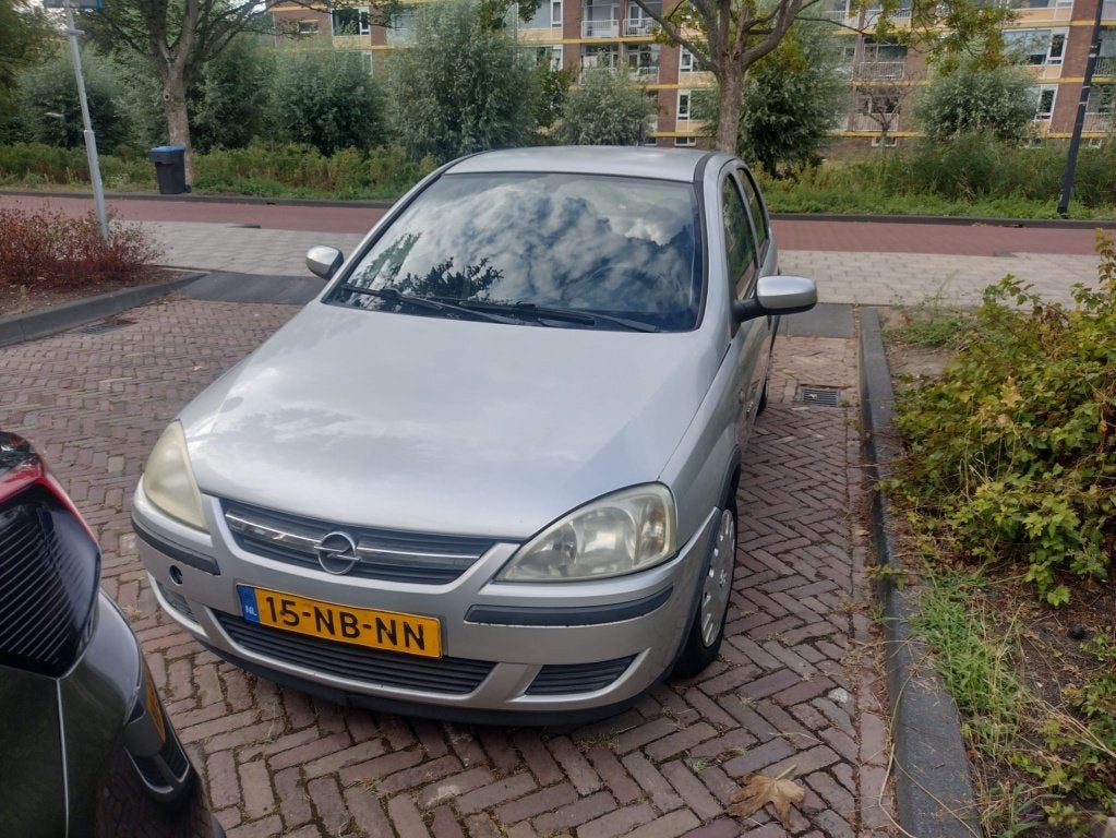 Opel Corsa 1.2-16V Njoy New APK (bj 2003), Auto's, 450 kg, Gebruikt, 31 €/maand, Origineel Nederlands