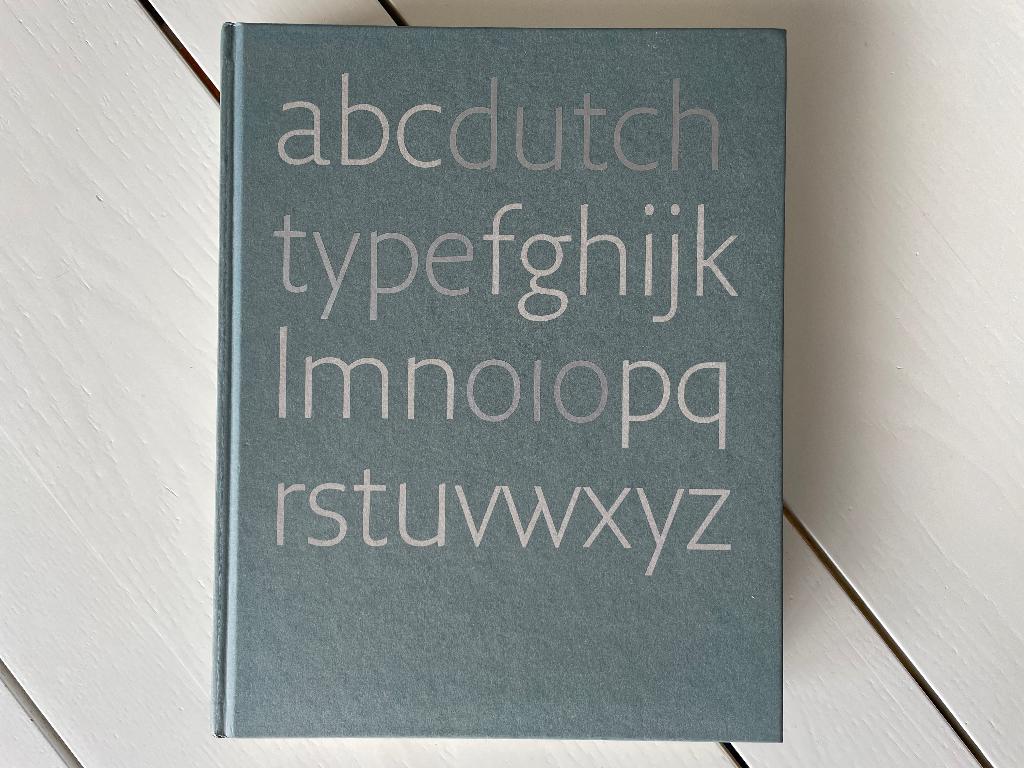 Dutch Type (1e druk, zeer goede staat 2004) – Jan Middendorp, Boeken, Ophalen of Verzenden, Overige onderwerpen, Peter Verheul
