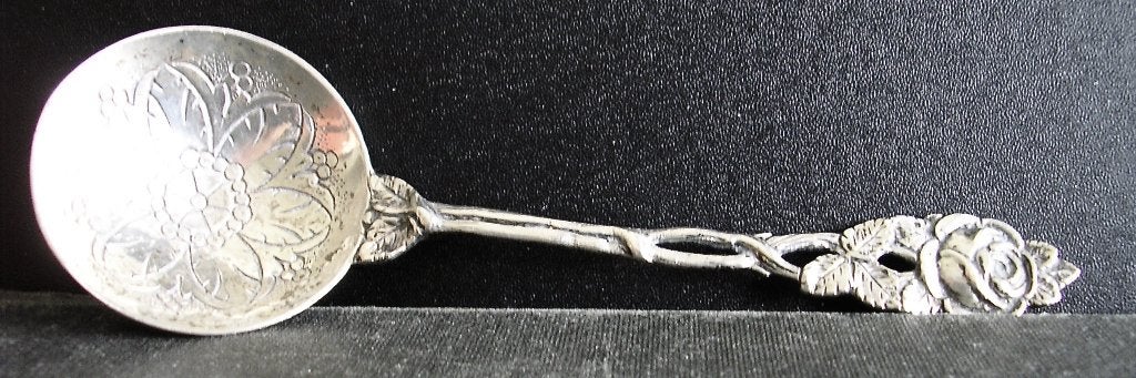 Duits zilveren rijst- of suikerlepel met roosmotief, Antiek en Kunst, Ophalen of Verzenden, Zilver