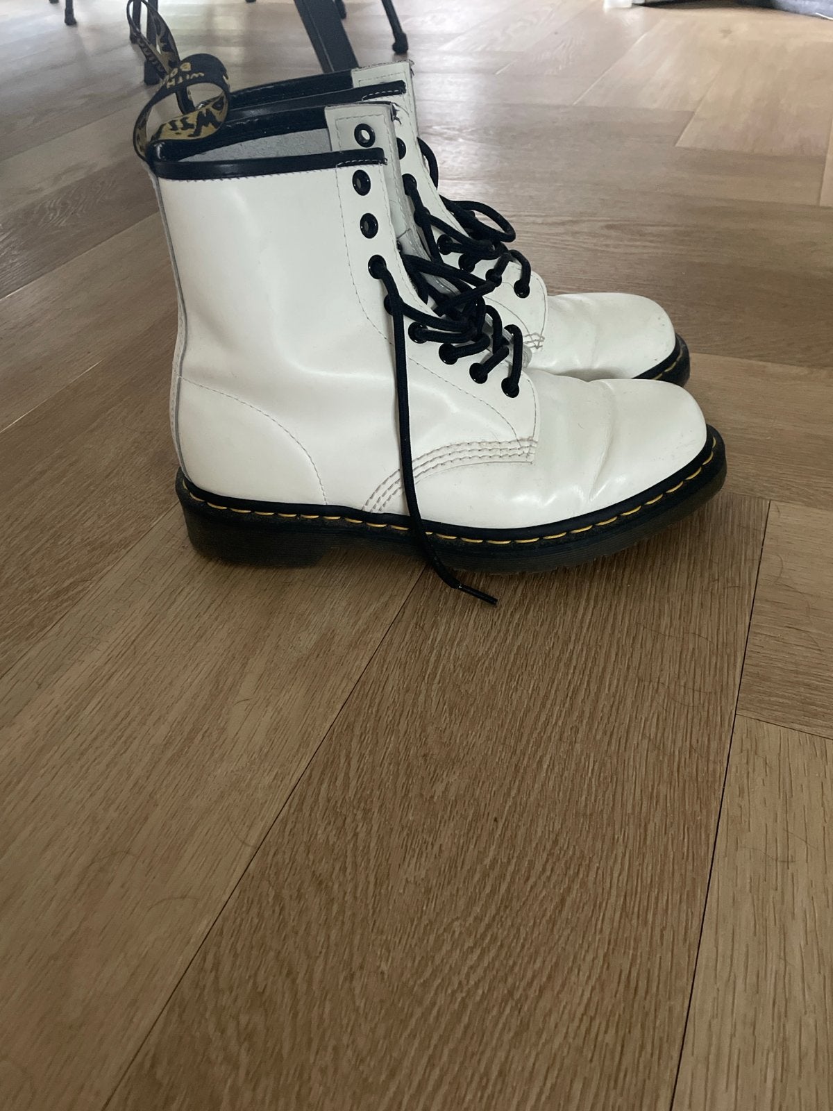 Witte Dr. Martens laarzen - Maat 40, Ophalen of Verzenden, Gedragen, Wit, Lage of Enkellaarzen