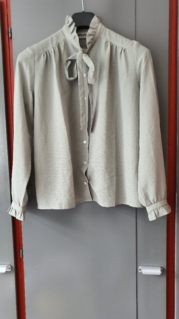 Bleyle vintage mintgroene blouse strik ruffles maat 40, Kleding | Dames, Blouses en Tunieken, Ophalen of Verzenden, Zo goed als nieuw