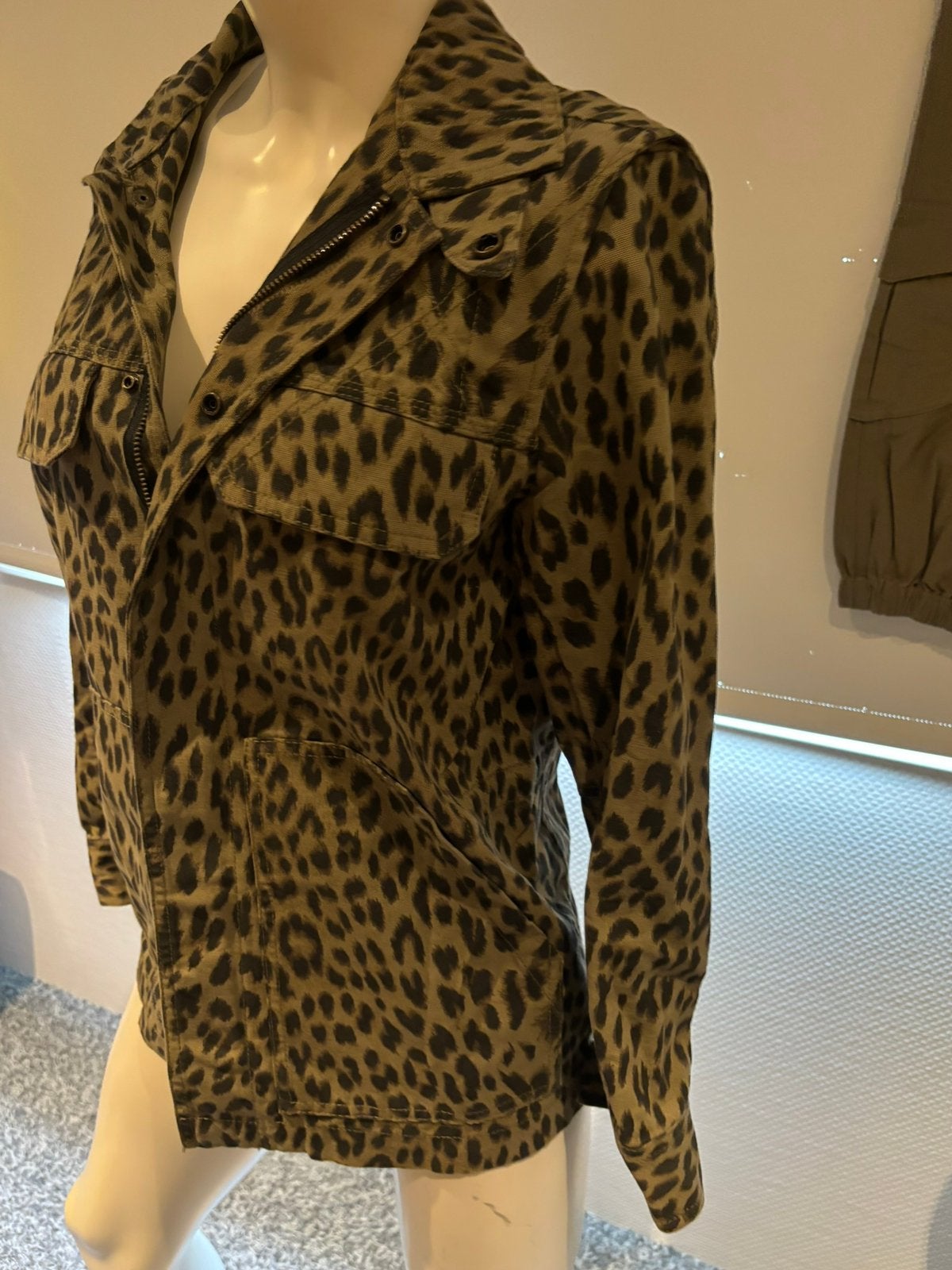 Michael kors blouse met bijpassend broekrokje maat s., ., Zwart, Ophalen of Verzenden, Zo goed als nieuw