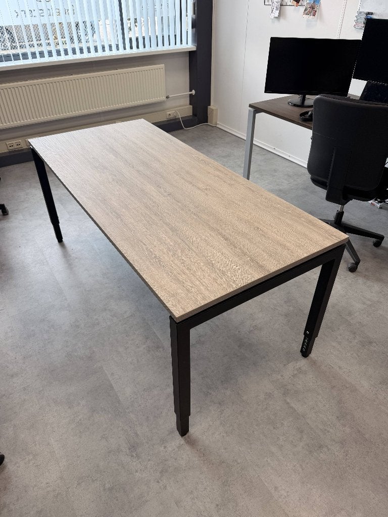 Bureau's 160 x 70, €110 voor 2 stuks, Huis en Inrichting, Ophalen, 180 cm, In hoogte verstelbaar, Zo goed als nieuw