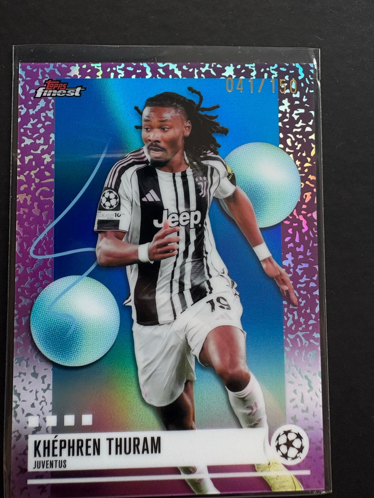Khéphren Thuram Topps Finest Juventus Voetbalkaart, Verzenden, Zo goed als nieuw, Buitenlandse clubs, Spelerskaart