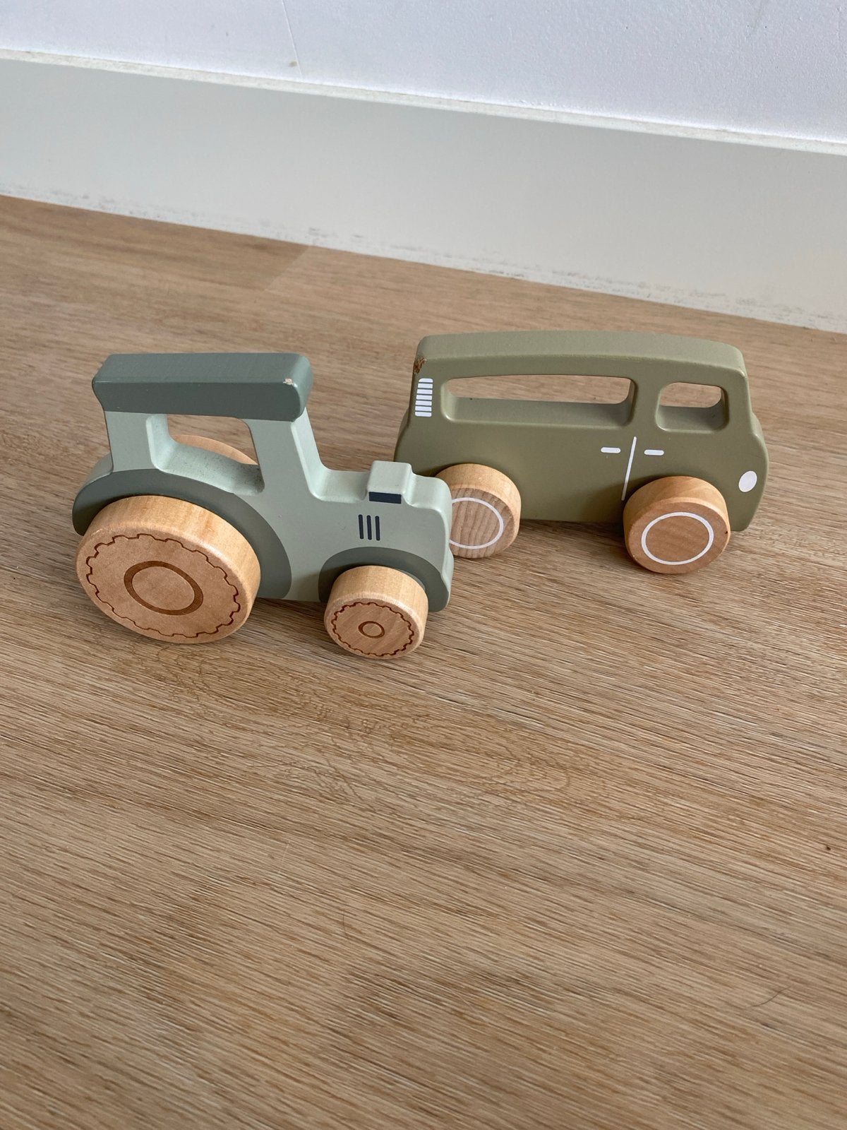Little dutch Houten tractor en bus, Ophalen, Gebruikt, Rij- of Hobbelspeelgoed