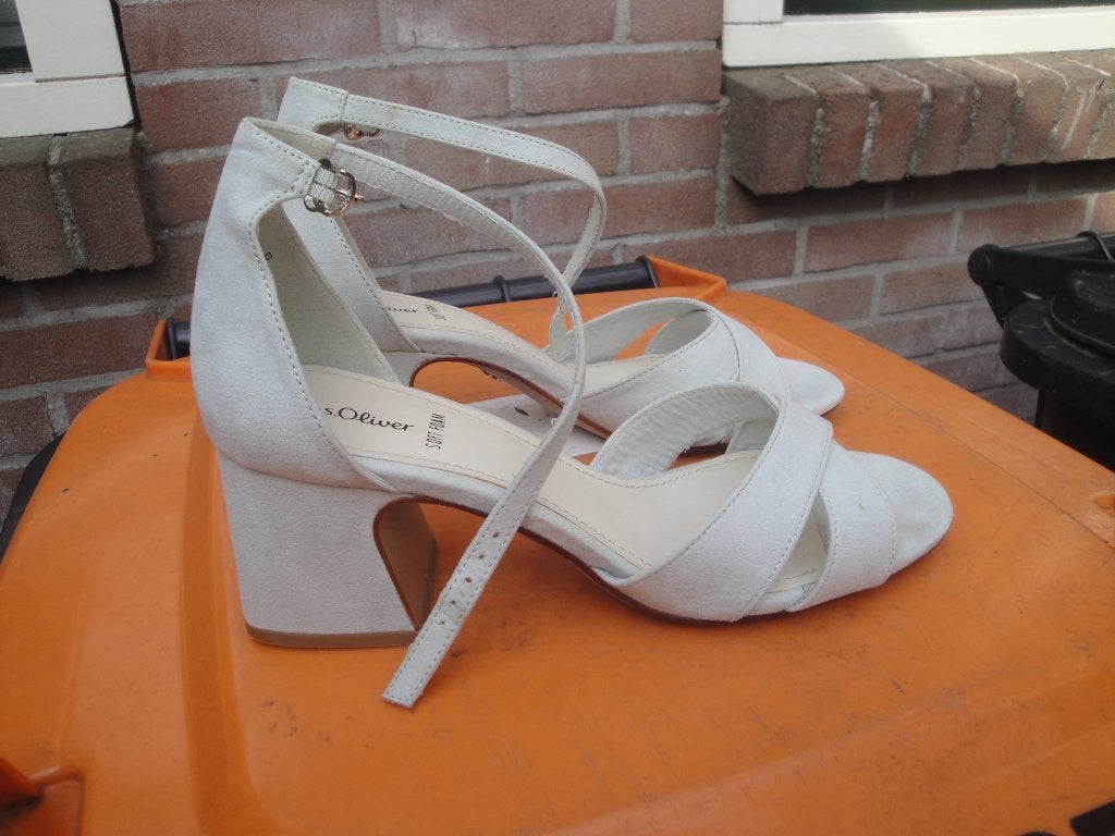 NIEUW!! Lichtgrijze suede pumps s.OLIVER maat 40, Pumps, Nieuw, Ophalen of Verzenden, S.Oliver