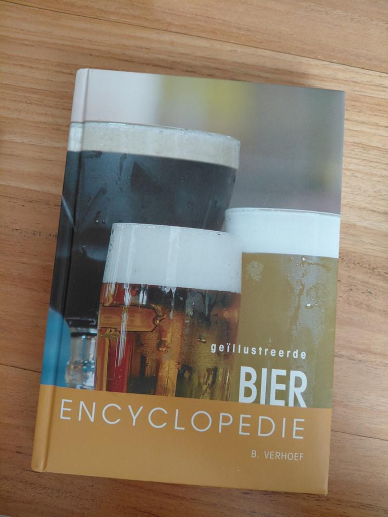 B. Verhoef - Geillustreerde bier encyclopedie, Italië, Ophalen of Verzenden, Zo goed als nieuw, B. Verhoef
