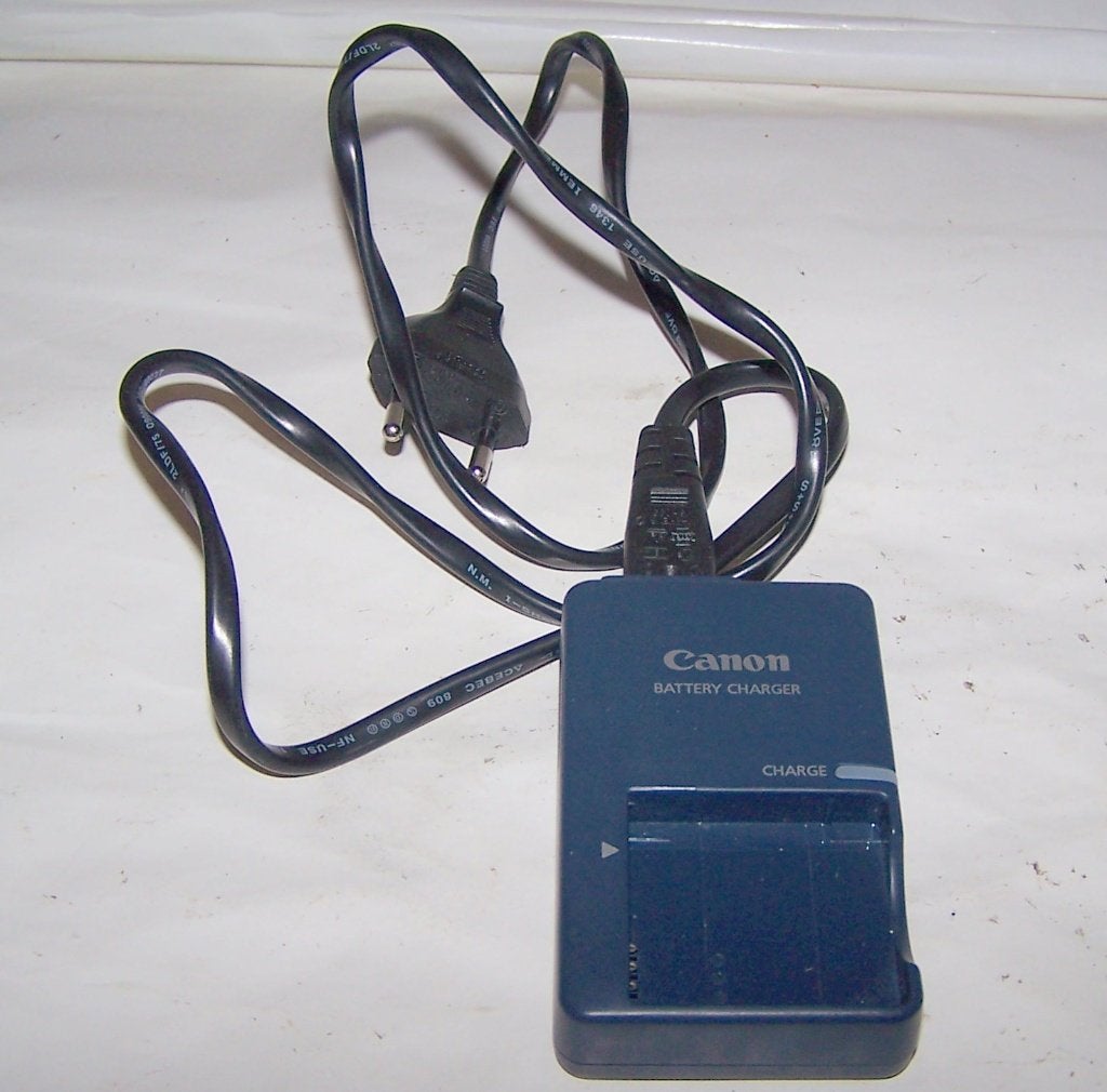 Originele Canon CB-2LVE acculader. Nieuwstaat., Audio, Tv en Foto, Acculader, Canon, Canon, Zo goed als nieuw