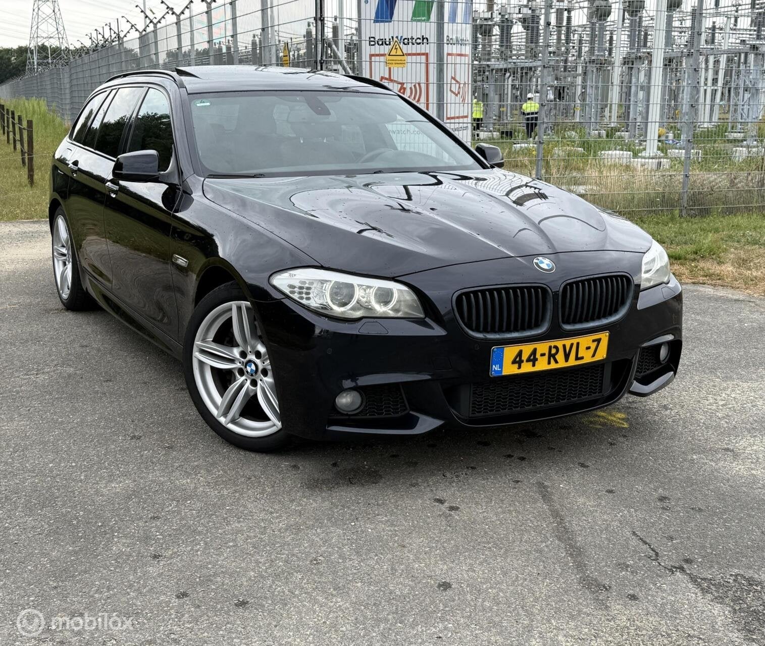 BMW 5-serie Touring 530d M Sport Pano Carbon Shwarz, Auto's, BMW, Automaat, Achterwielaandrijving, Gebruikt, 2993 cc