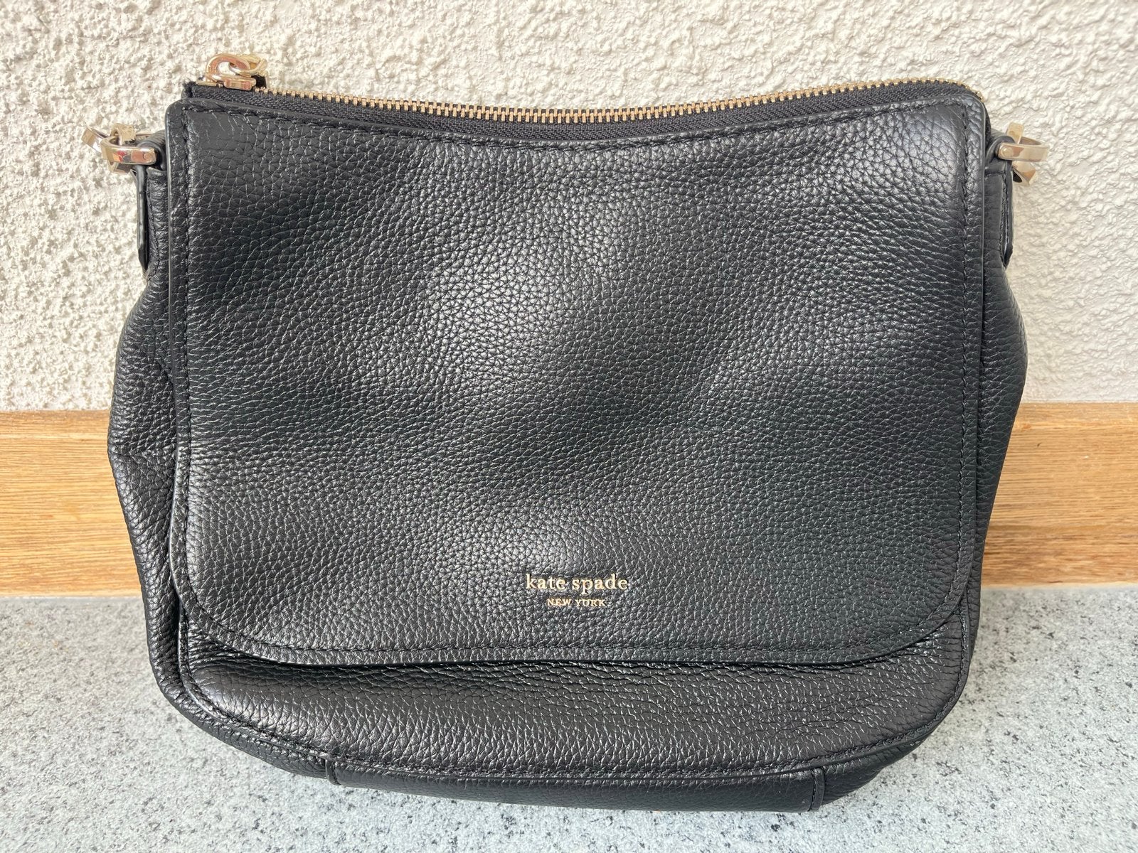 Kate Spade New York Zwarte Leren Schoudertas, Sieraden, Tassen en Uiterlijk, Ophalen, Gebruikt, Zwart, Schoudertasje