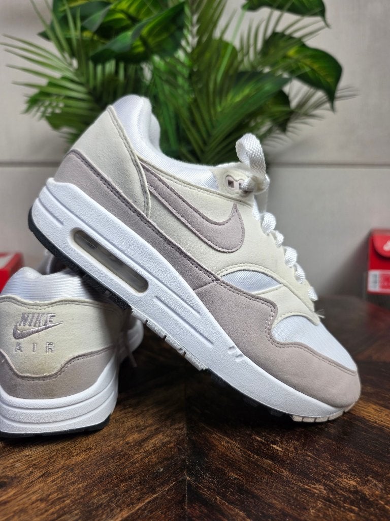 Nike Air Max 1 "Platinum Violet" | maat 38,5, Beige, Nike, Ophalen of Verzenden, Nike