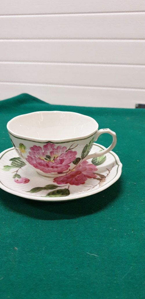 -	Kop en schotel hybiscus handmalerei, Ophalen of Verzenden, 'T Olde Gre-j, Info@toldegrej.nl, Endepoelstraat 20f Didam