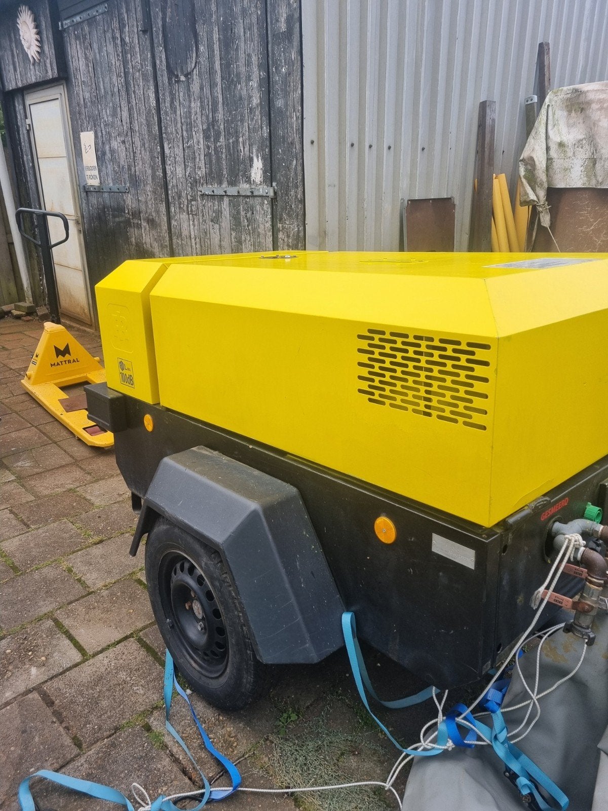 Mobiele compressor met Deutz motor, Ophalen, Geluidgedempt, Gebruikt, 800 liter/min of meer