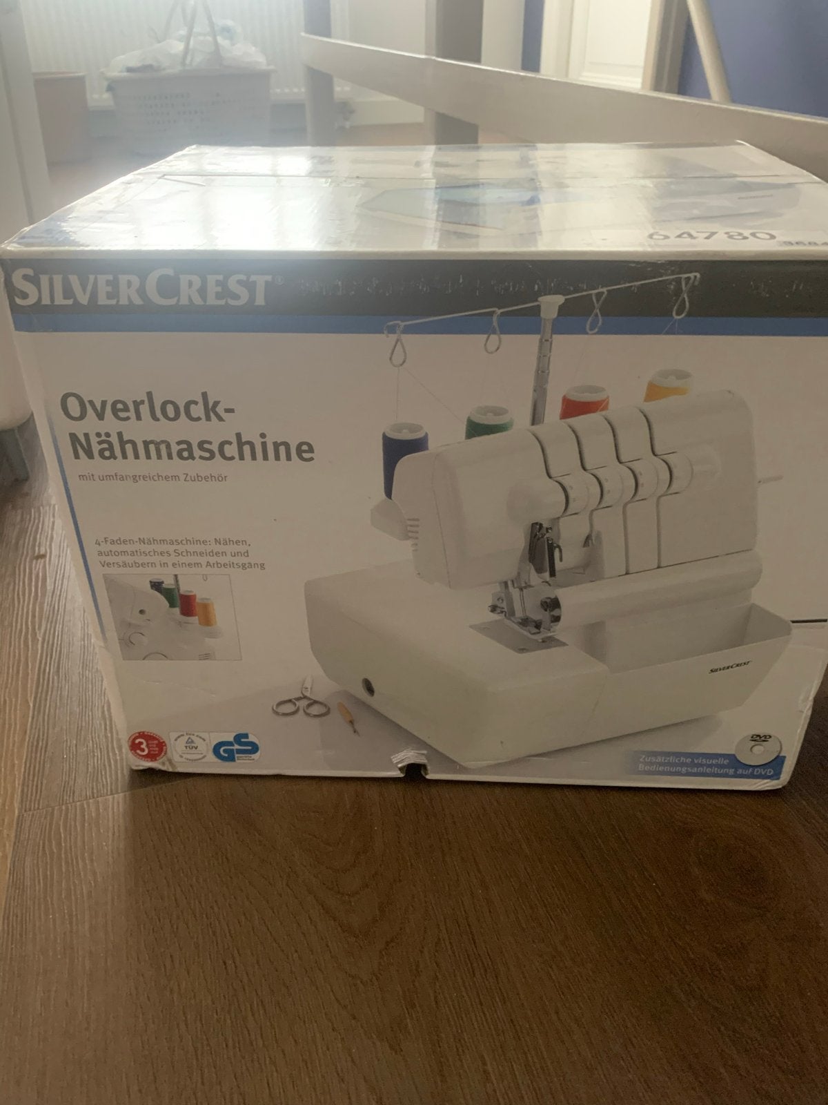 Nieuwe SilverCrest Overlock-Naaimachine - Ongebruikt in doos, Ophalen of Verzenden, Nieuw, Lockmachine, Overige merken