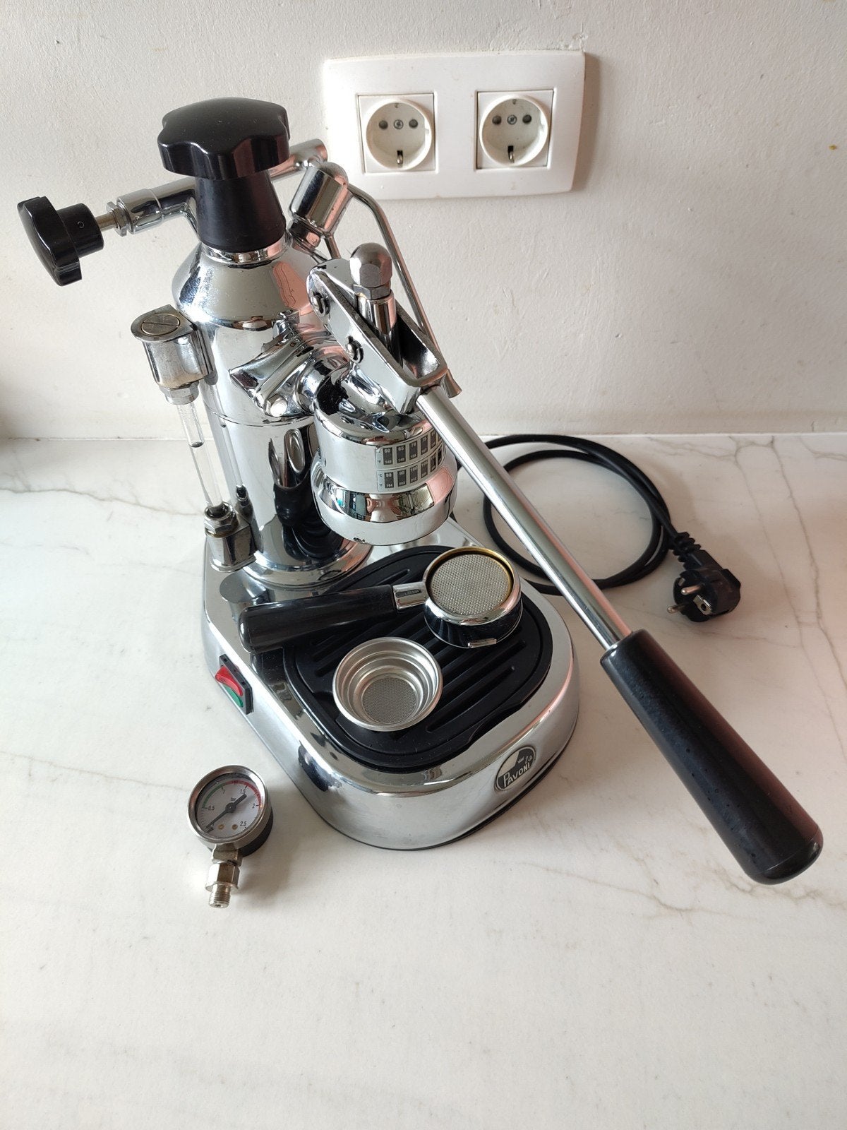 La Pavoni Europiccola - Handmatige Espresso Machine, Witgoed en Apparatuur, Stoompijpje, Gebruikt, Espresso apparaat, Gemalen koffie