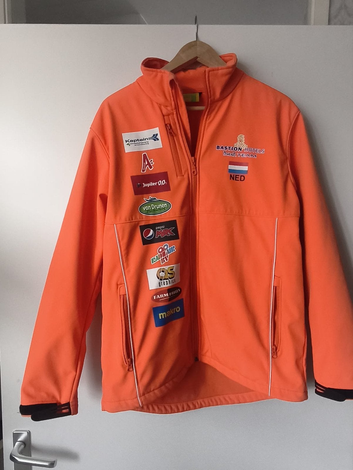 Bastion Hotels Dakar Team Softshell Jas - Oranje, Kleding | Heren, Ophalen of Verzenden, Zo goed als nieuw, Overige maten, Oranje