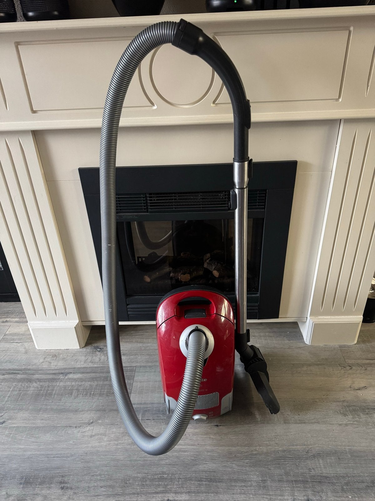 Miele S4213 Stofzuiger 300-2000W - Krachtig en Betrouwbaar, Stofzak, Gebruikt, Ophalen of Verzenden, 1600 tot 2000 watt