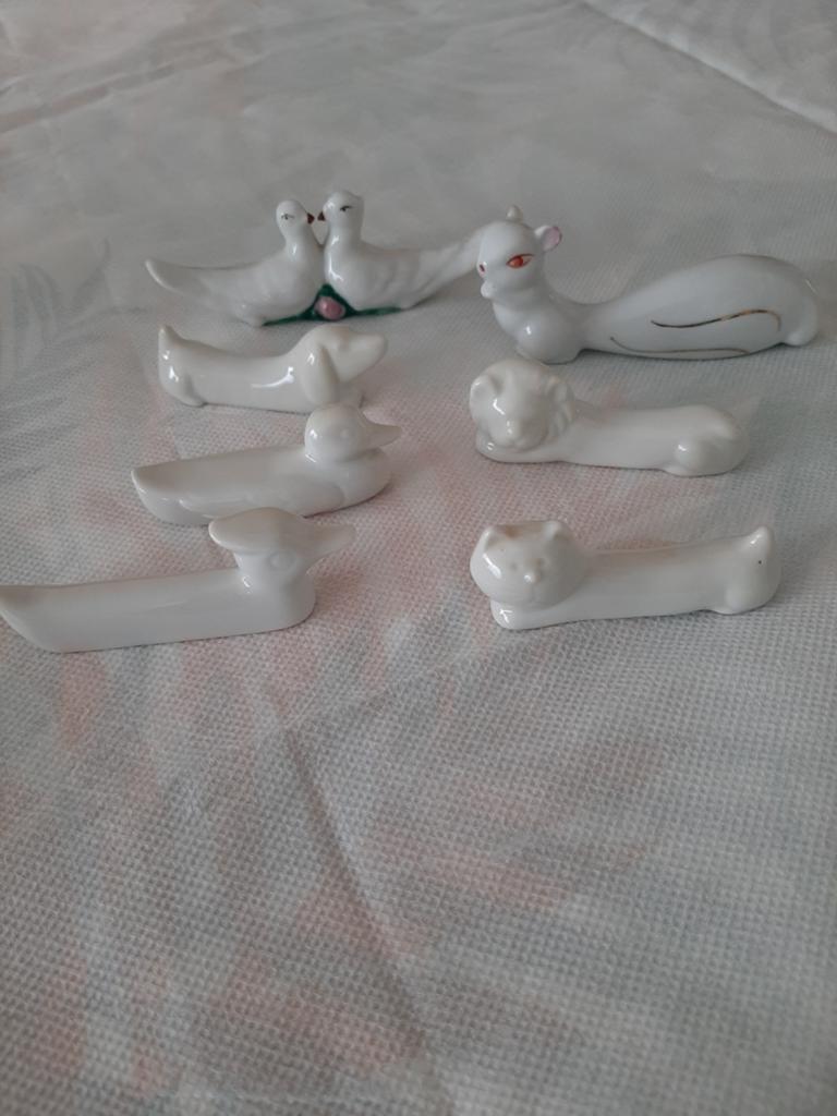 Set van 7 porseleinen messenleggers in diervorm, Antiek en Kunst, Antiek | Bestek, Ophalen of Verzenden