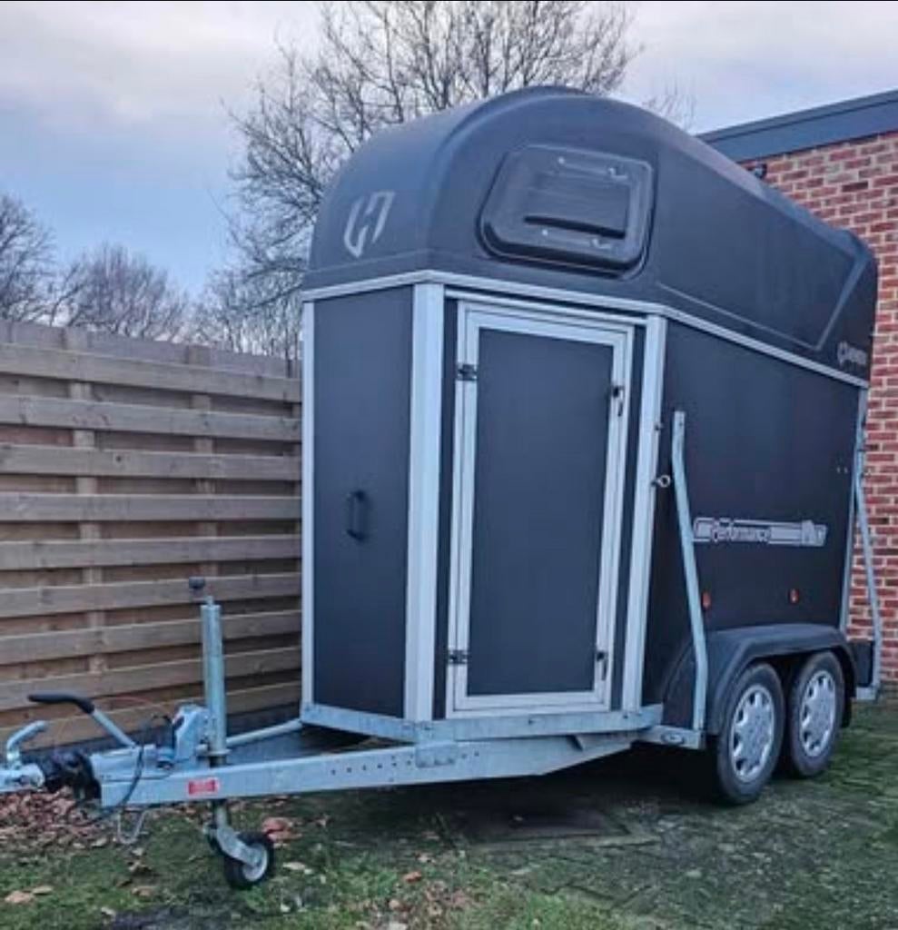 TE HUUR 1.5 paardentrailer, Dieren en Toebehoren, Paarden en Pony's | Overige Paardenspullen, Dressuur, Ophalen