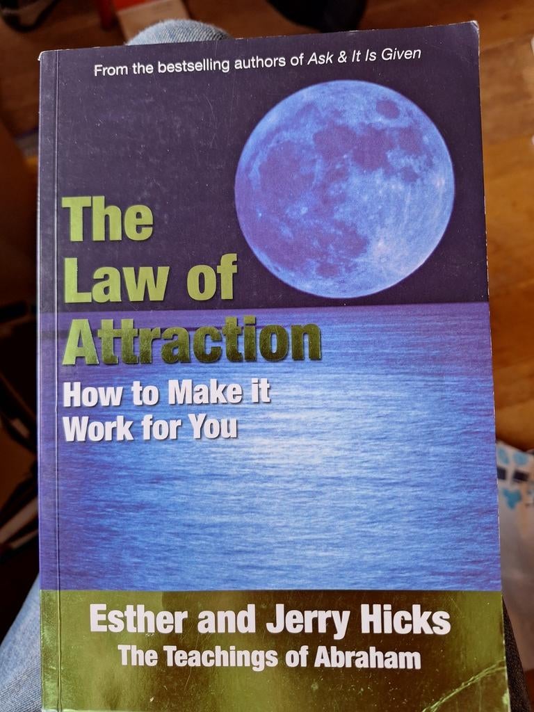 The Law of Attraction - Esther en Jerry Hicks ZGAN, Ophalen of Verzenden, Zo goed als nieuw, Spiritualiteit algemeen, Achtergrond en Informatie