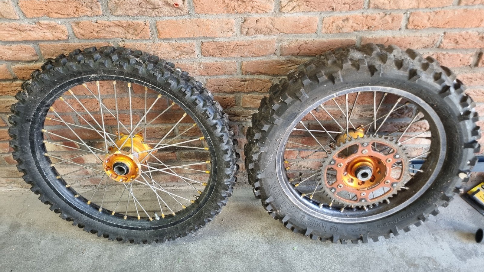 ktm haan velgen met goede banden. ( cross/offroad), Motoren, Onderdelen | Merk-onafhankelijk, Ophalen