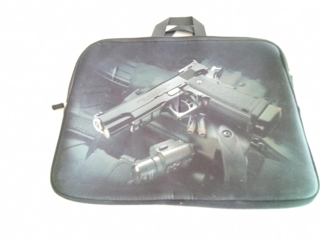 Laptophoes met pistoolprint - 15 inch, Computers en Software, Laptophoezen, Gebruikt, Ophalen of Verzenden