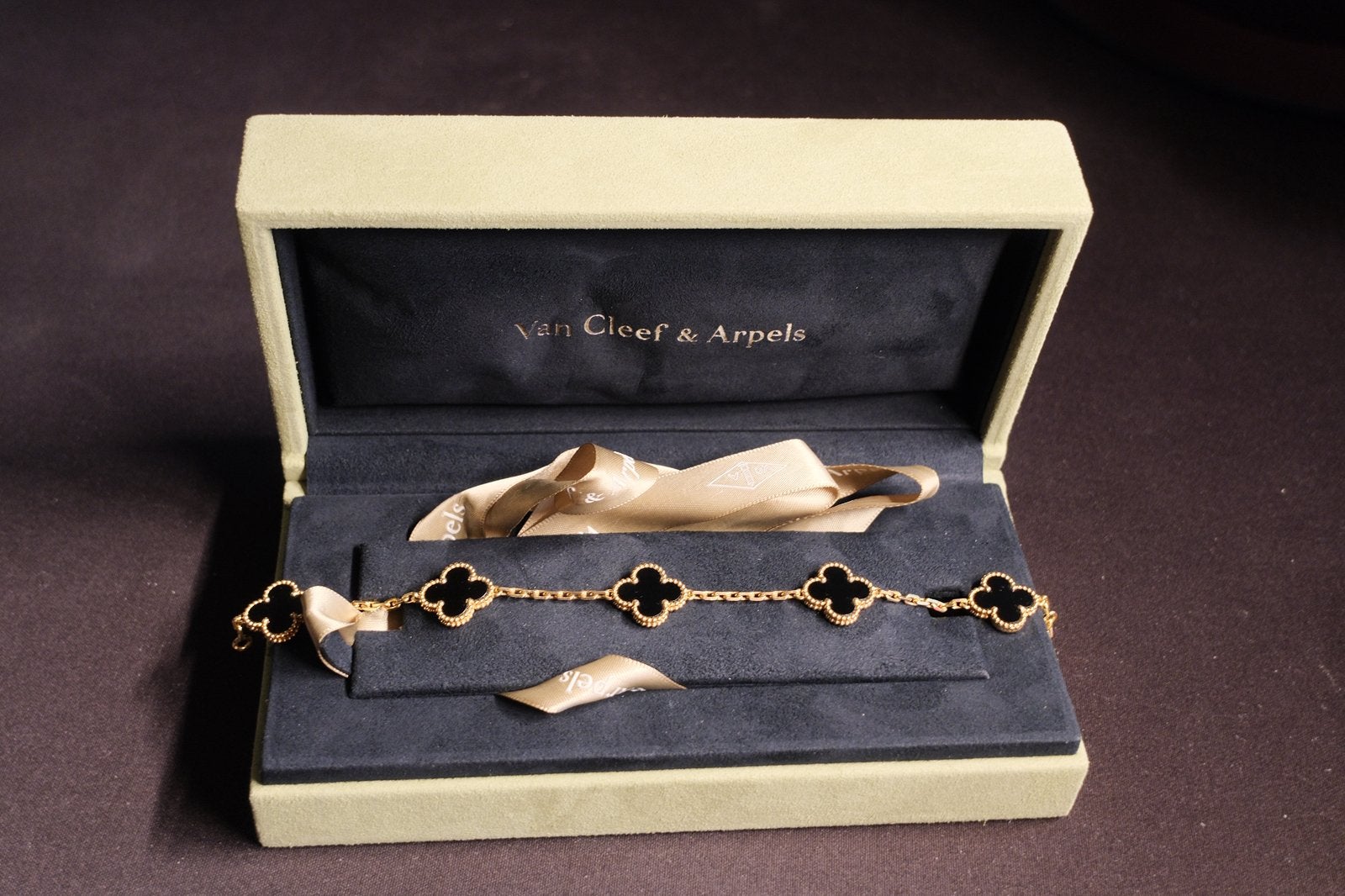 Van Cleef & Arpels Alhambra Armband Goud/Onyx, Zwart, Ophalen of Verzenden, Zo goed als nieuw, Met edelsteen