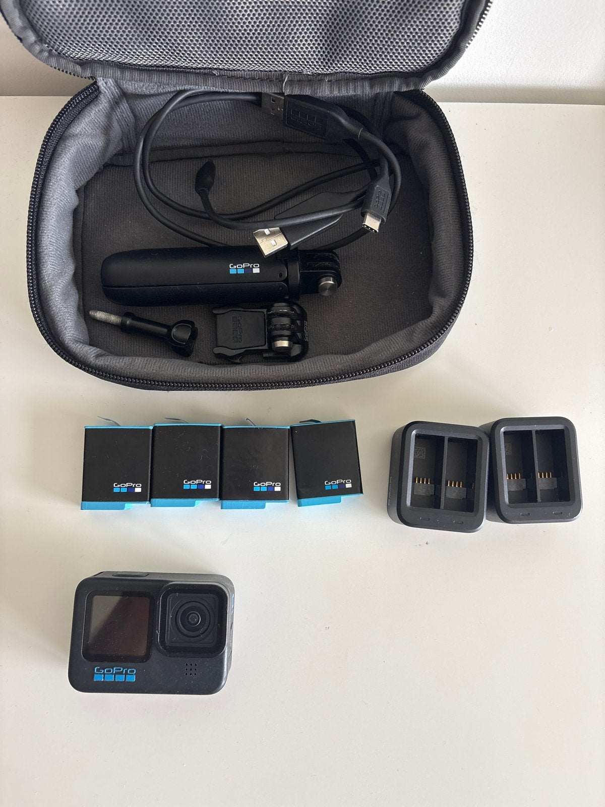 GoPro Hero 10 Black + accesoires, Ophalen of Verzenden, Zo goed als nieuw, GoPro