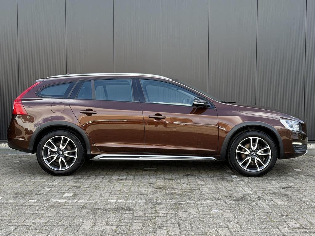 Volvo V60 Cross Country 2.0 D4 Summum Intellisafe Leder Schu, Auto's, Volvo, Voorwielaandrijving, Automatische klimaatregeling
