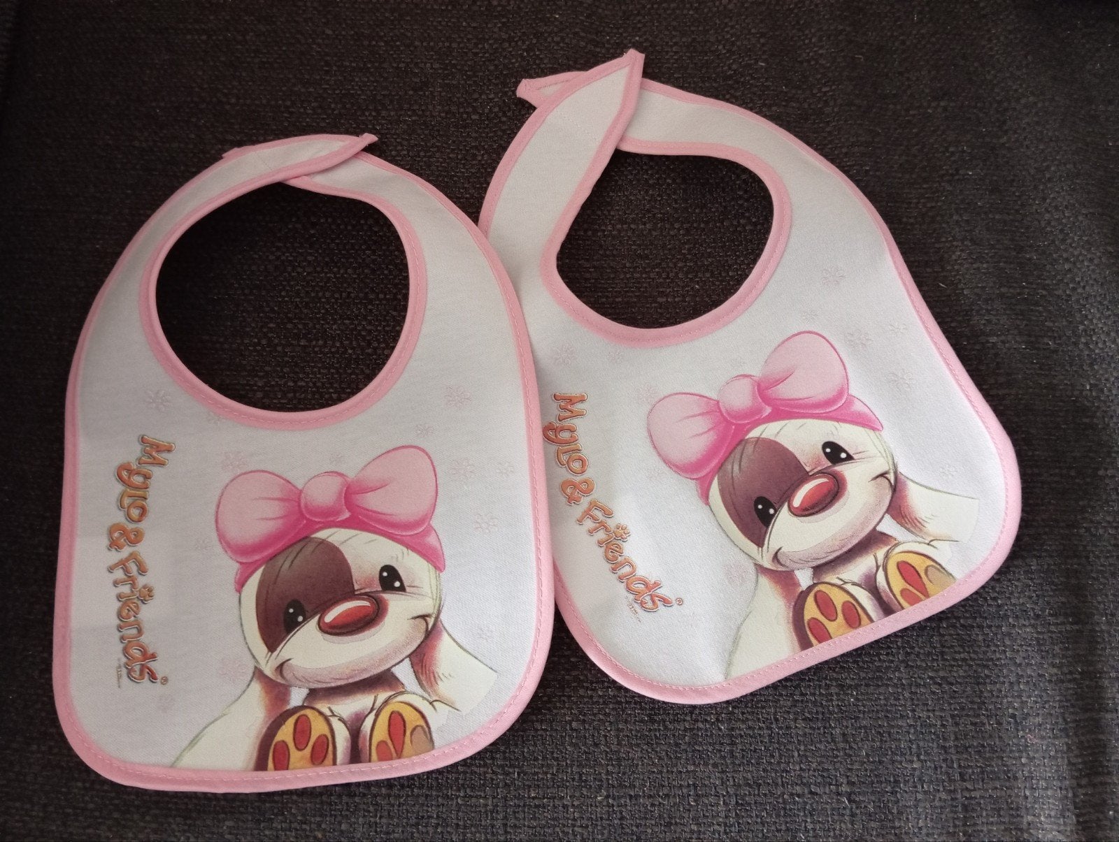 Twee Mylo & Friends slabbertjes met hondje en roze strik, Ophalen of Verzenden, Overige typen