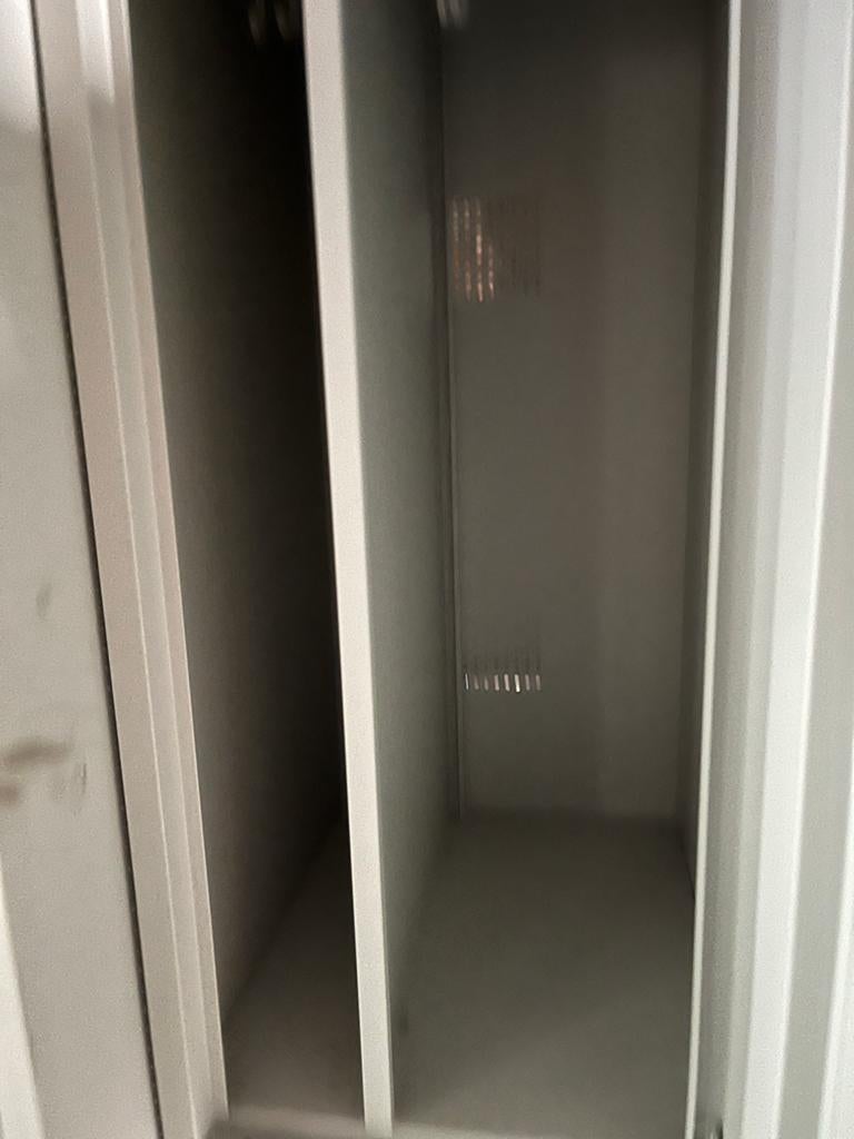 Metalen Lockers - Ideaal voor Kantoor of Magazijn, Ophalen, Gebruikt