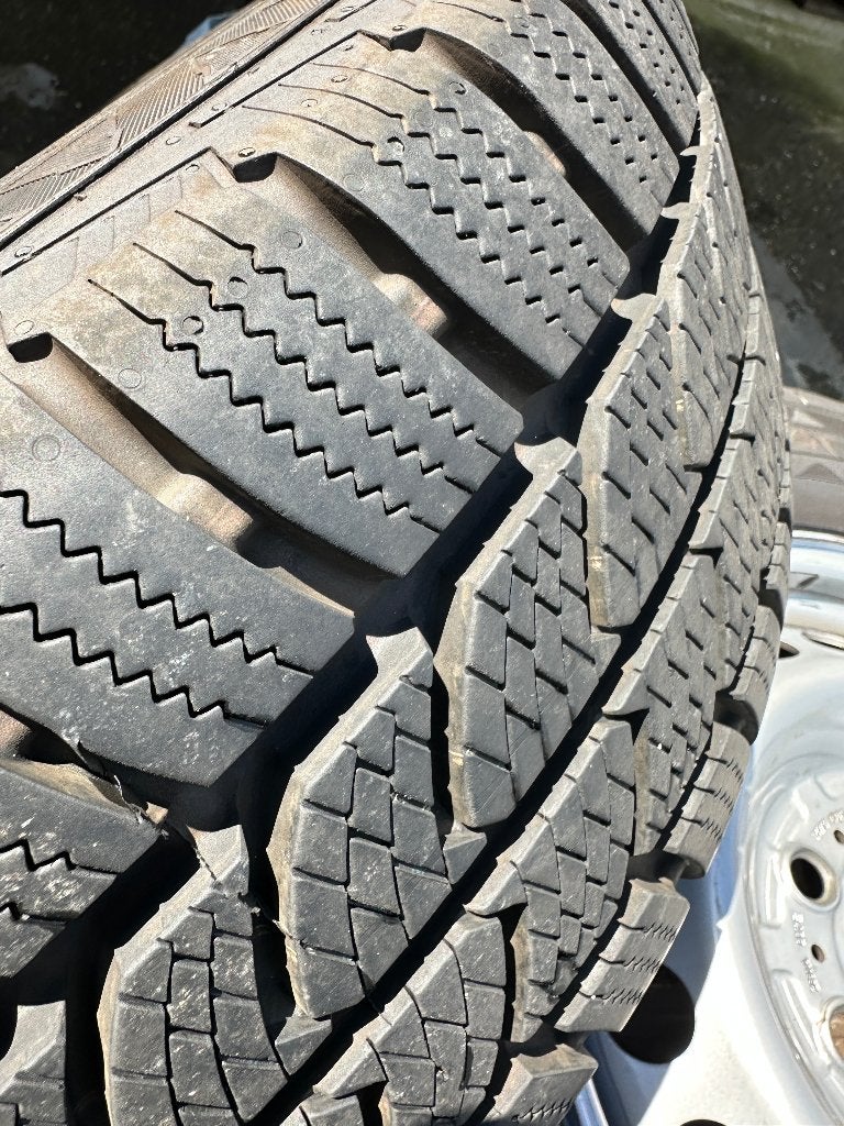 Winterbanden set Mercedes Sprinter W907 velgdoppen 235/65R16, Auto diversen, Ophalen