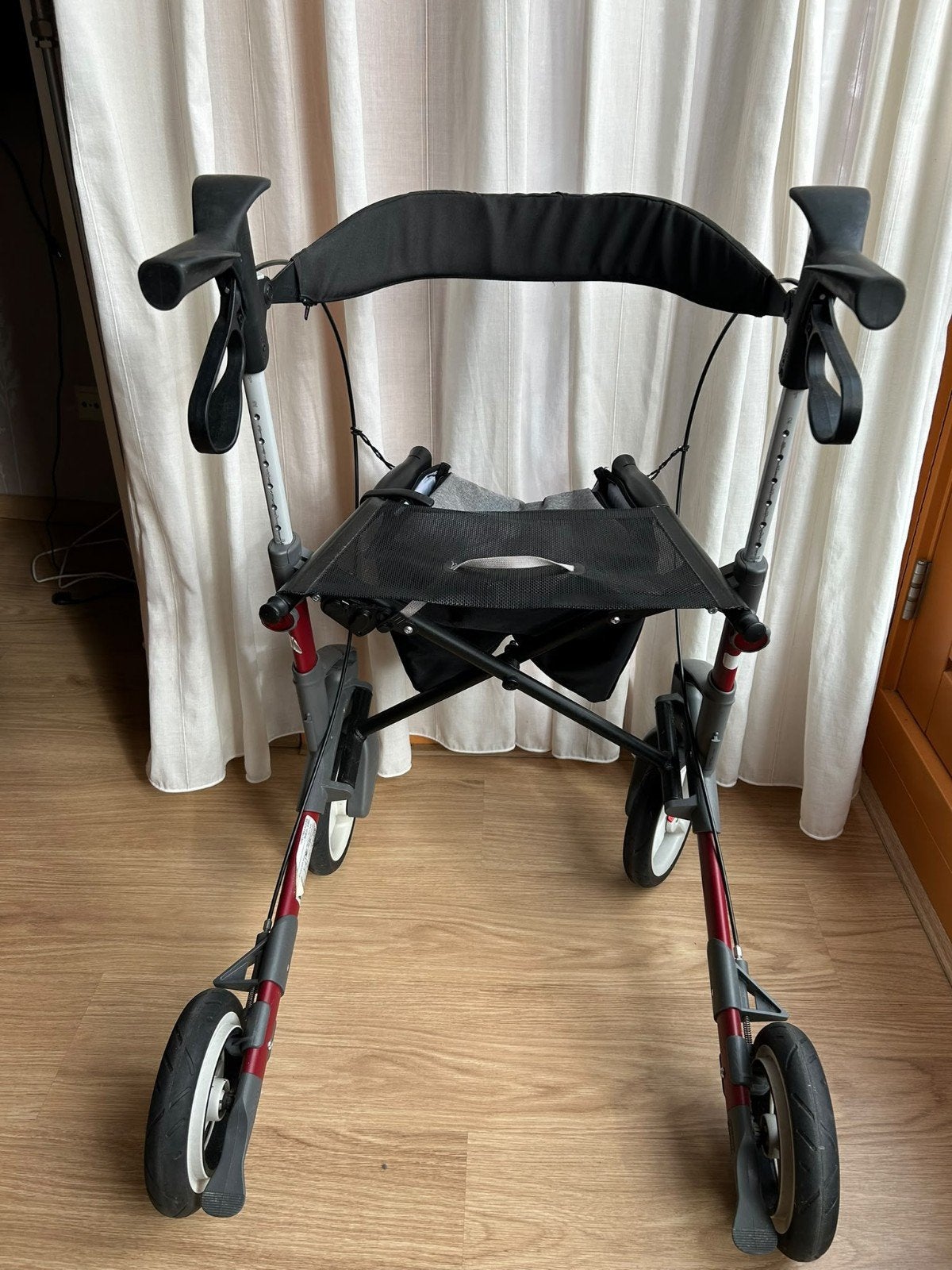 rollator merk Topro donkerrood., Diversen, Ophalen, Zo goed als nieuw