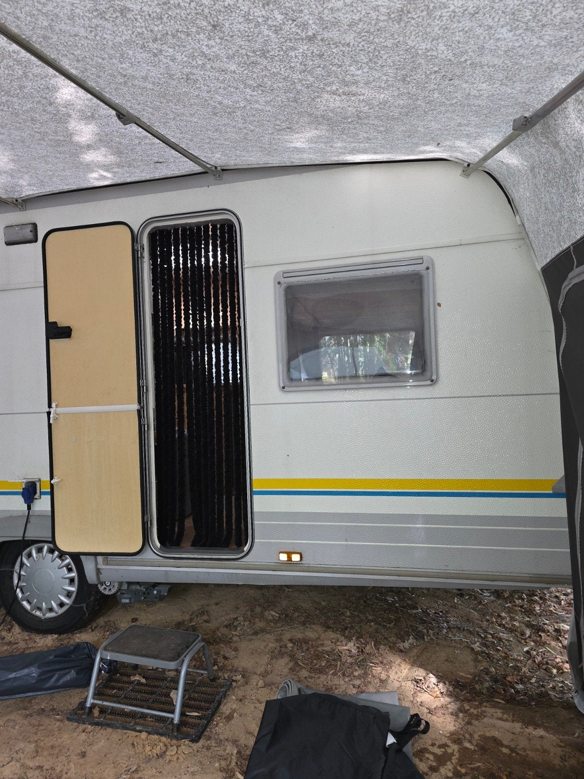 Bürstner 510TS Caravan met Rondzit en Vast Bed, Caravans en Kamperen, Vast bed, Rondzit, Koelkast, Particulier