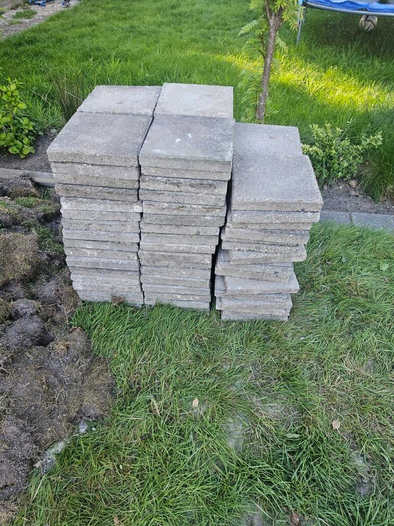 97 Stoeptegels 30 x 30 cm, Tuin en Terras, Ophalen, Gebruikt, 5 tot 10 m², Beton