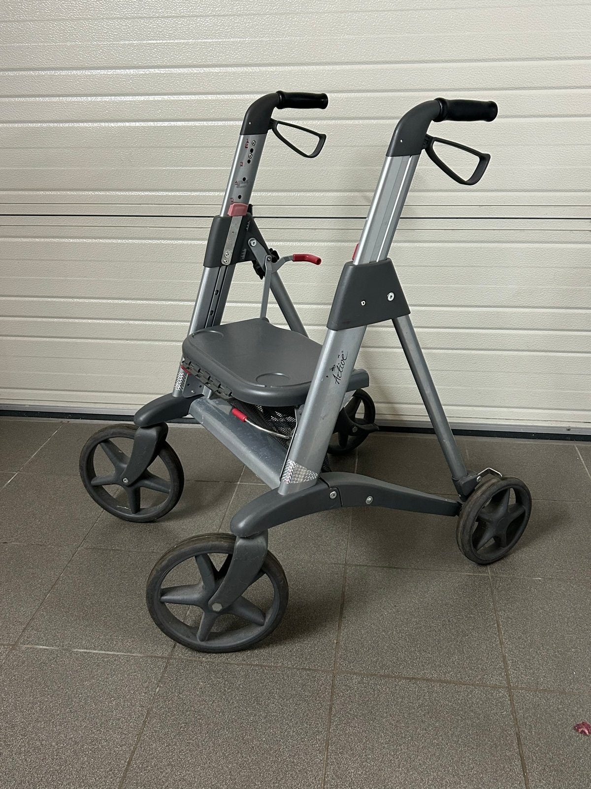 Mooie lichtlopende Active rollator, Ophalen, Lichtgewicht, Gebruikt