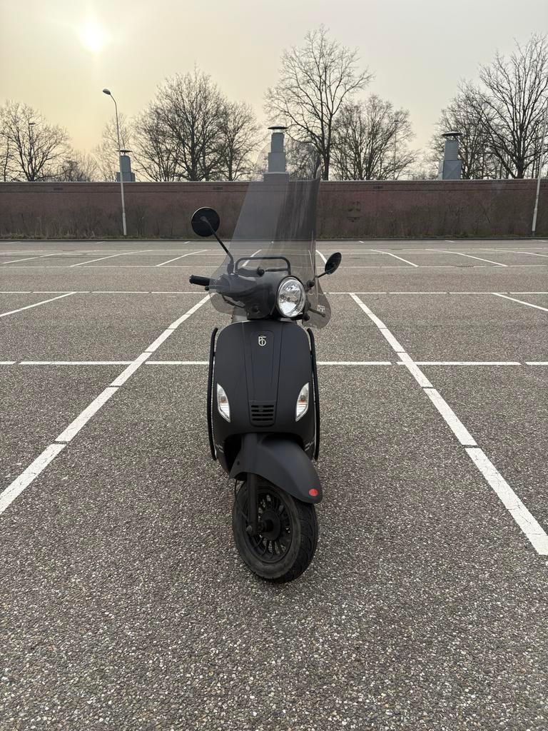 Riva BTC Scooter - Mat Zwart, Fietsen en Brommers, Brommeronderdelen | Scooters, Ophalen, Gebruikt, Overige typen, Overige merken