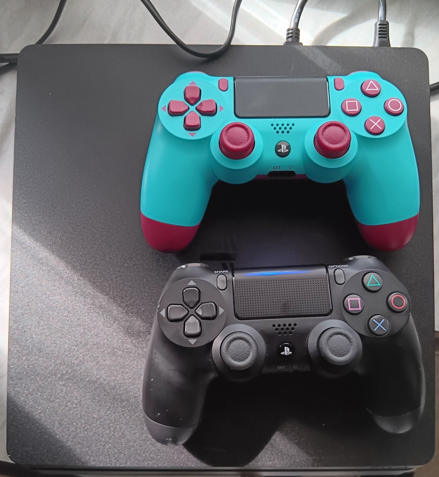 PS4 Slim 500gb + 2 controllers + 3 games, Spelcomputers en Games, Met 2 controllers, Ophalen of Verzenden, Zo goed als nieuw, Slim