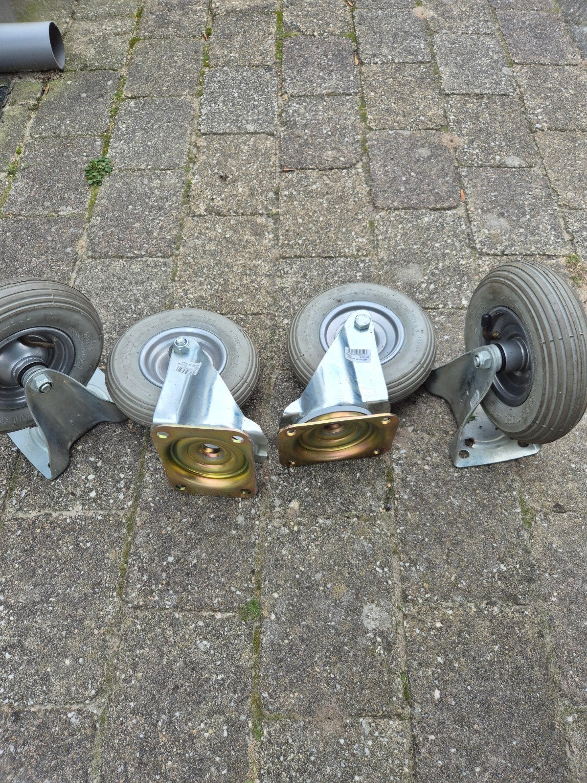 Set van 4 zwenkwielen met luchtbanden (200x50), Ophalen of Verzenden, Zo goed als nieuw