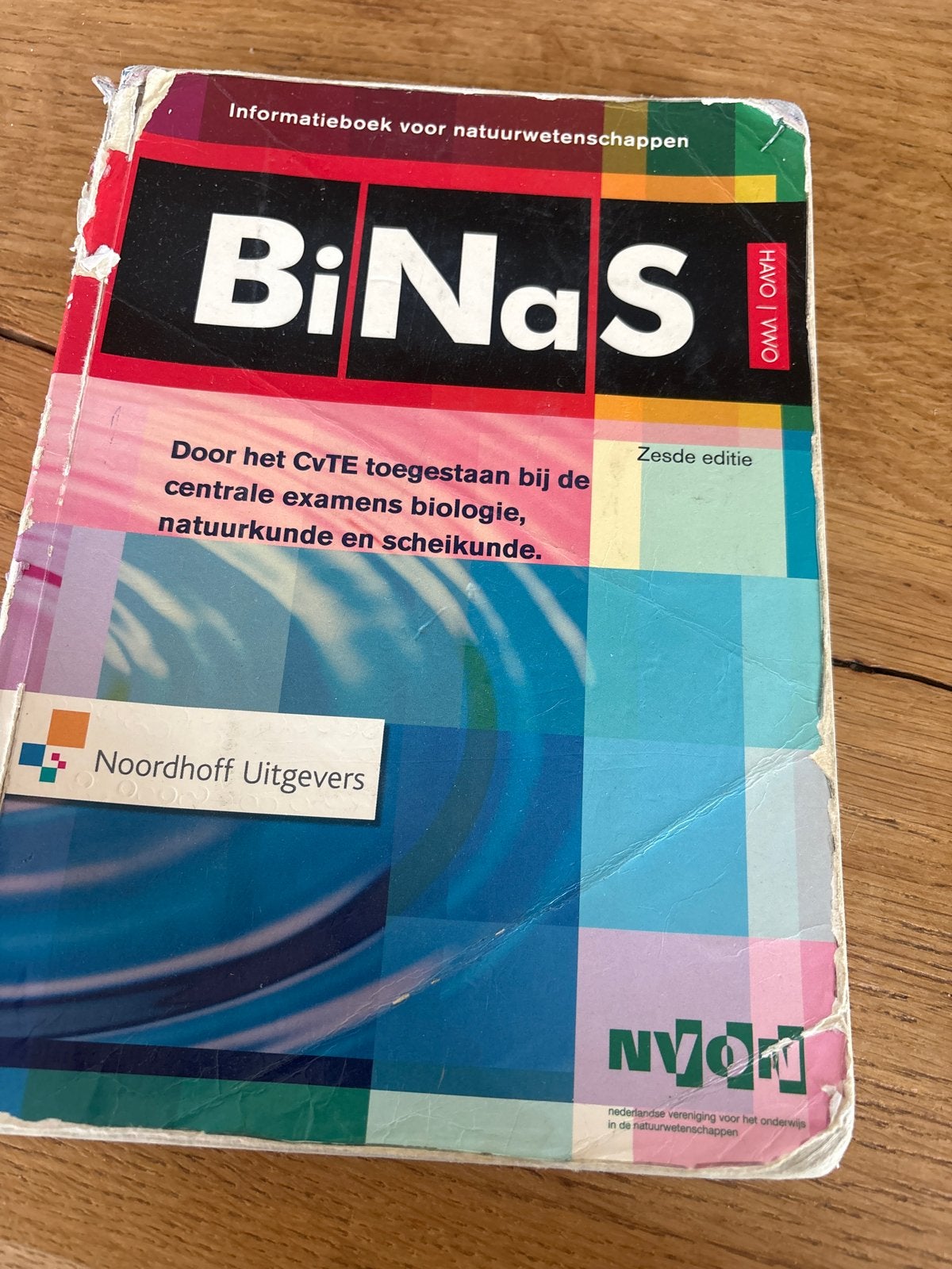 BINAS havo/vwo Zesde editie - Informatieboek natuurwetenscha, Boeken, Ophalen of Verzenden, Beta, Gelezen, HBO