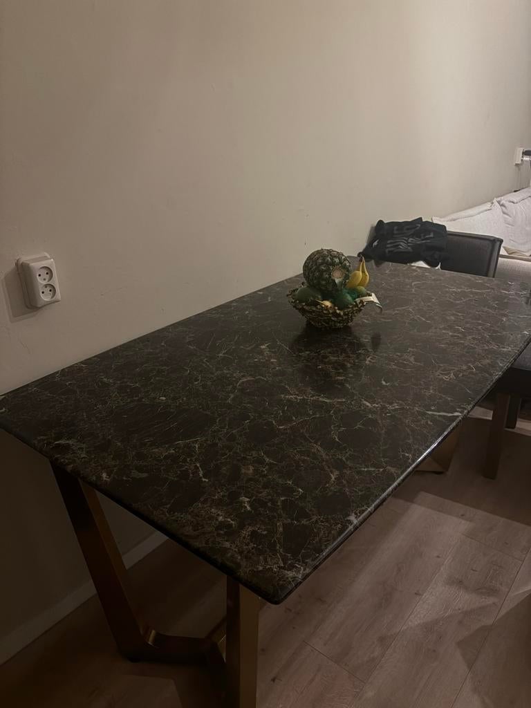 Moderne marmeren eettafel met gouden onderstel, Huis en Inrichting, Tafels | Eettafels, Overige materialen, Zo goed als nieuw