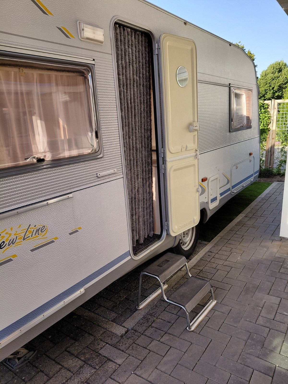 Nette Dethleffs caravan New Line  485, Rondzit, Particulier, Tot en met 4, 2 aparte bedden