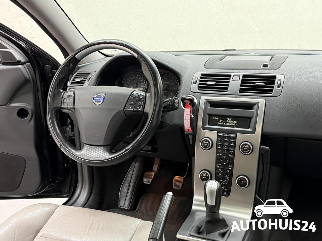 Volvo C30 2.4i 170pk Momentum SCHUIFDAK|LEDER|NAVI, Auto's, Gebruikt, 1302 kg, 4 stoelen, Zwart
