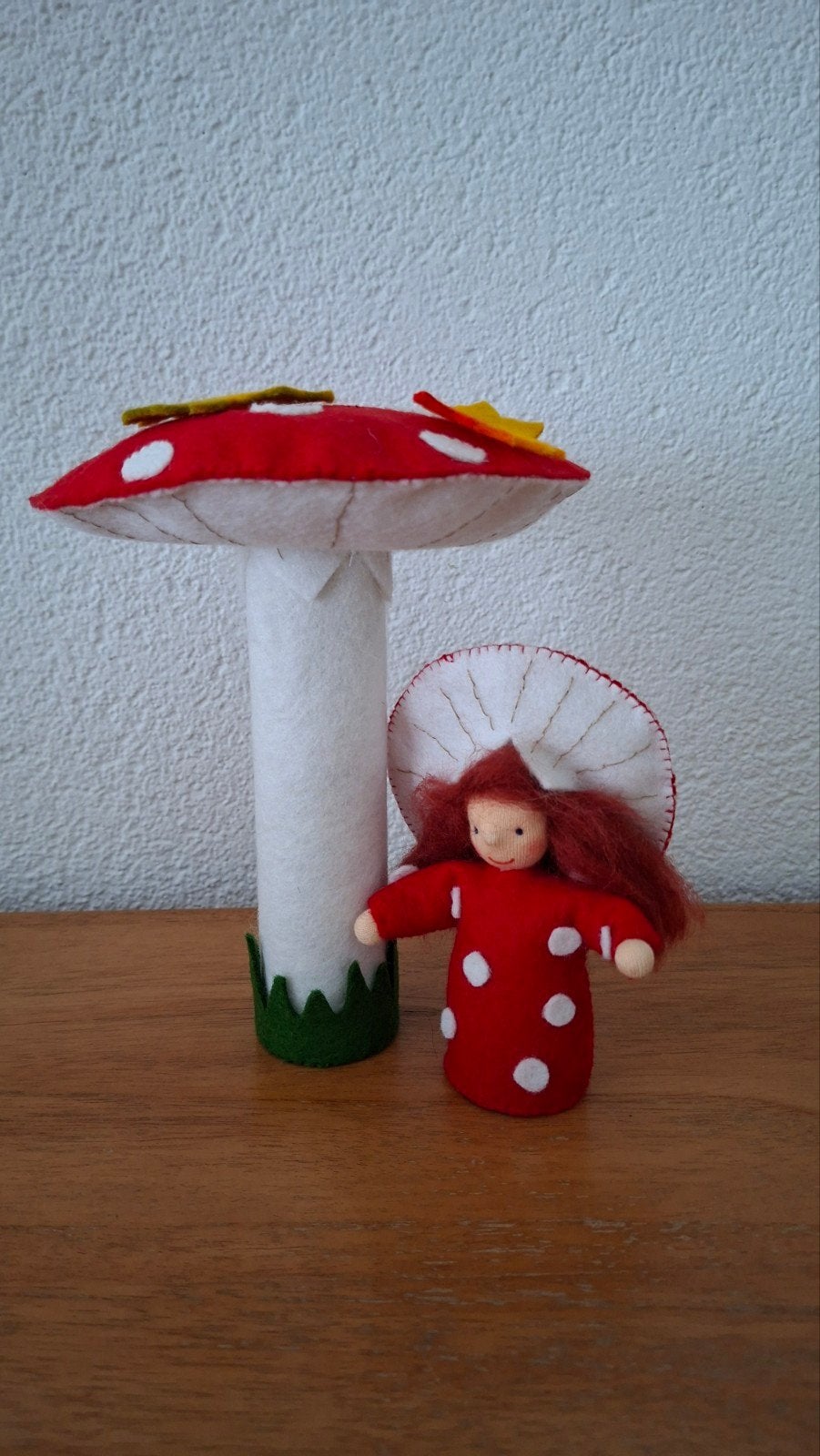 Paddestoel met poppetje van wolvilt, Ophalen of Verzenden, Figuurtje(s), Wolvilt