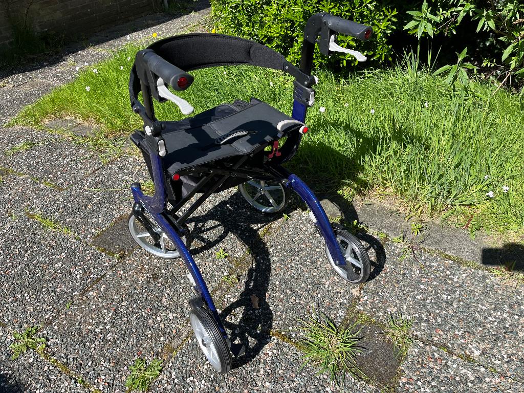 Rollator, Scootmobiel & Rolstoel, Diversen, Rollators, Zo goed als nieuw, Lichtgewicht, Ophalen