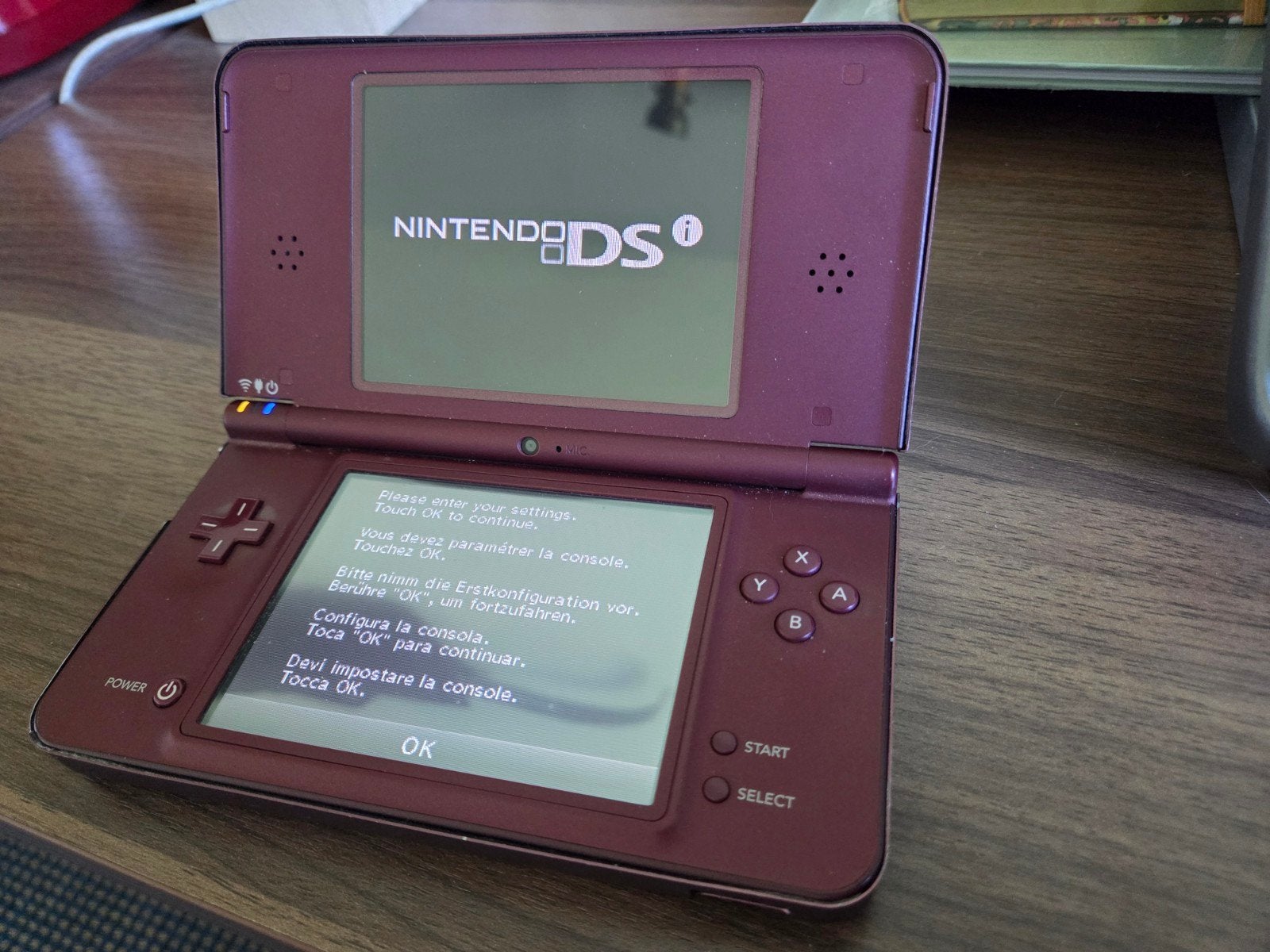 Nintendo DSi XL - Zgan - Wijnrood - excl lader, Spelcomputers en Games, Ophalen of Verzenden, Zo goed als nieuw, Overige kleuren